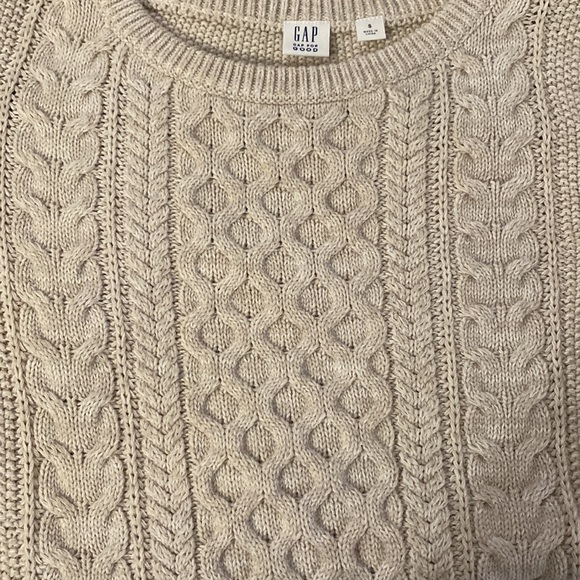 GAP Crewneck Cable Knit Sweater - Picture 3 of 4